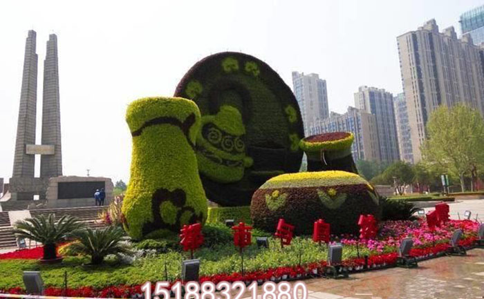 山西太原國(guó)慶主題綠雕修復(fù)照片